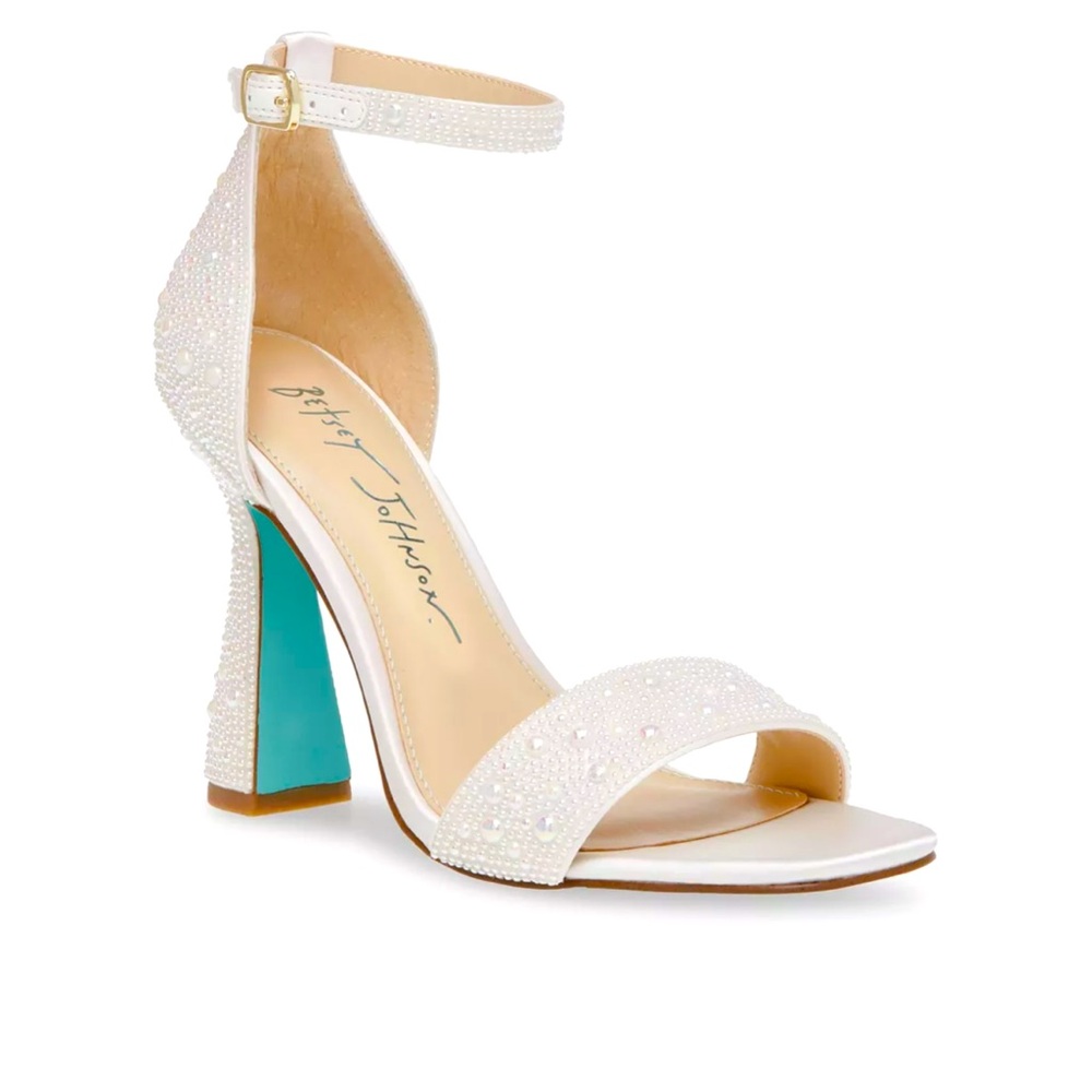 Betsy Johnson Dani White Pearl Heels With Blue Bottom! Size 7!